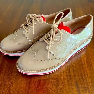 ZARA women sz 7 - 7.5 (38) patent leather tan shoes. Red heart shaped tongue